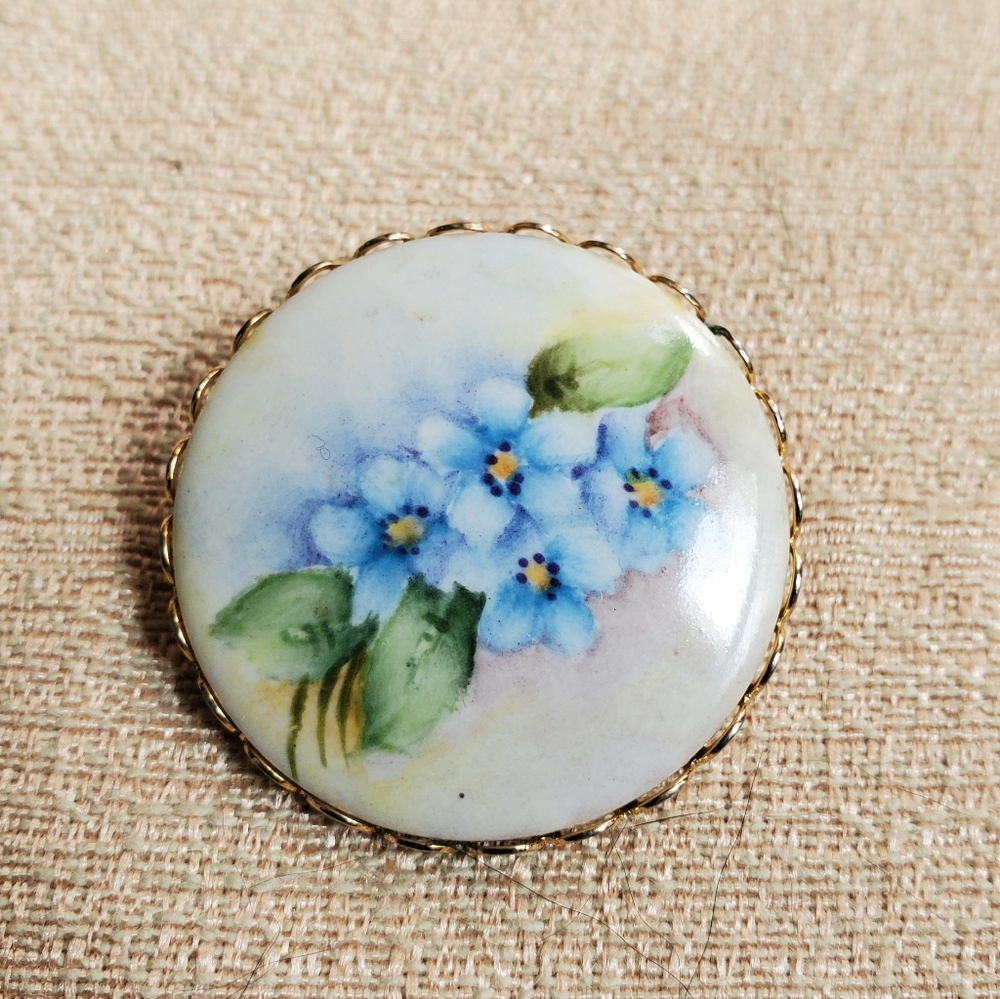 Vtg Hand Painted Porcelain Brooch